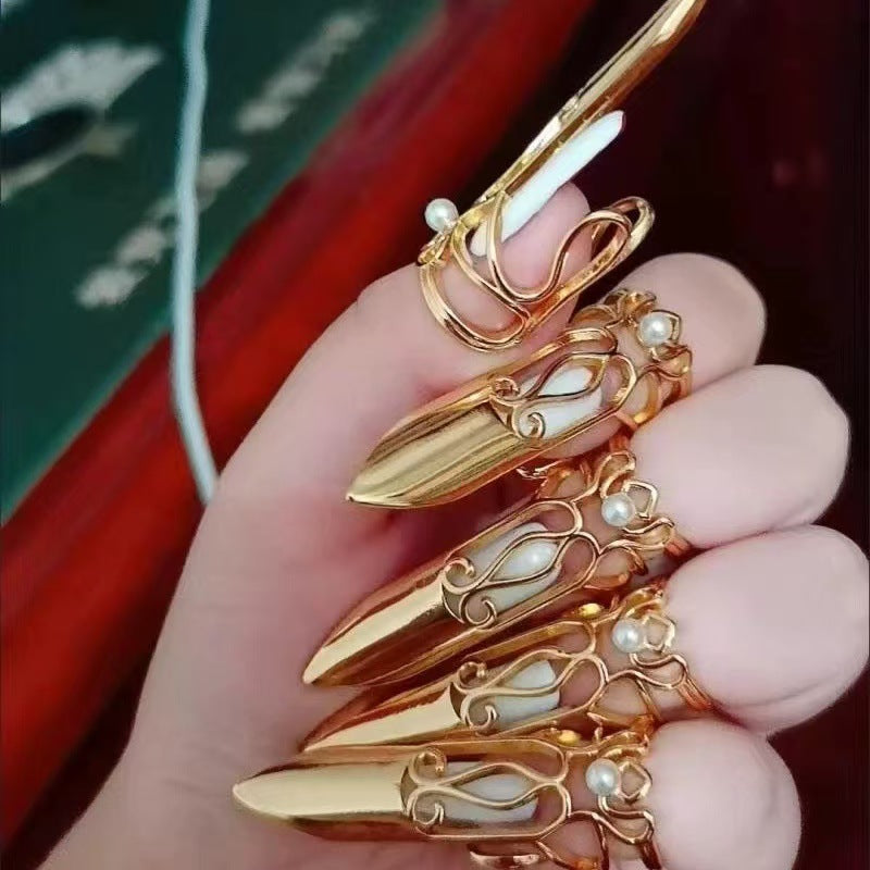Ancient-style pose-making finger sleeves